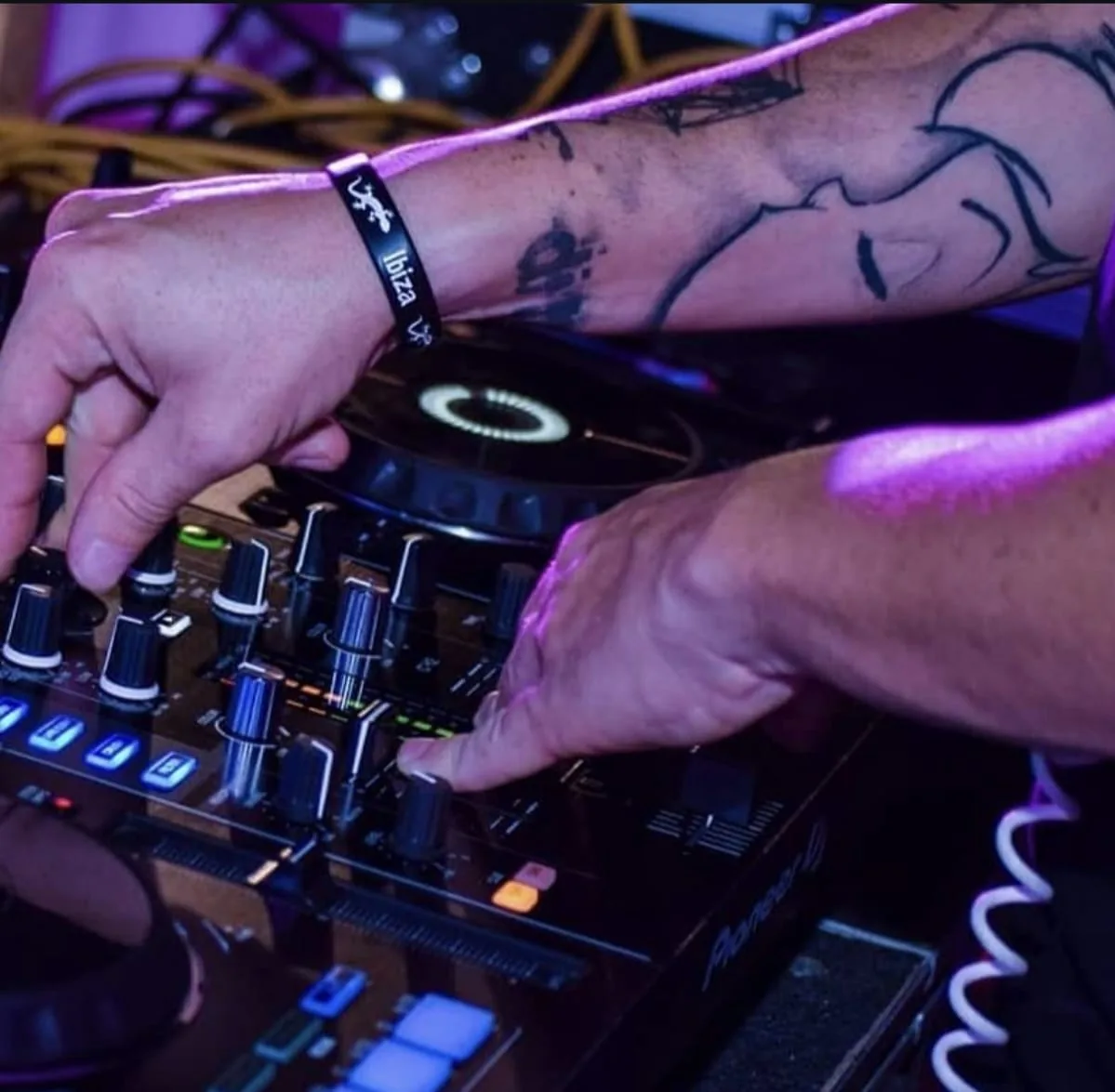 Pack DJ Superior con iluminación y sonido profesional